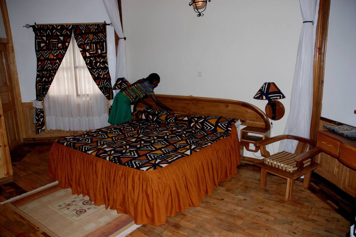1 bedroom, desk, laptop workspace, blackout curtains