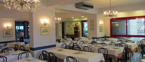 Daily buffet breakfast (EUR 6.00 per person)