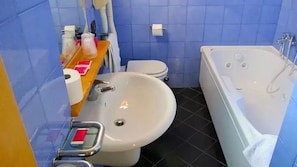 Bruser, bidet, håndklæder
