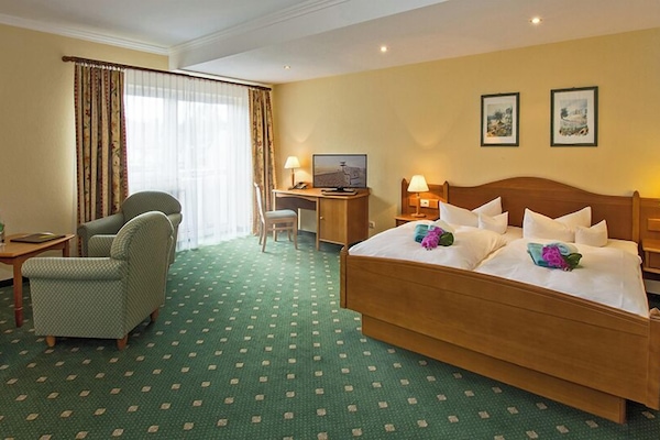 Deluxe Double Room | In-room safe, desk, free WiFi, bed sheets