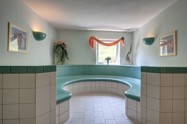 Een sauna, een stoombad, massagebehandelingen