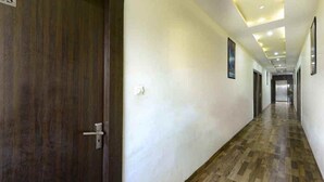 Deluxe Room | Bathroom shower - HOTELORCHID (Agra)