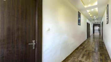 Deluxe Room | Bathroom shower