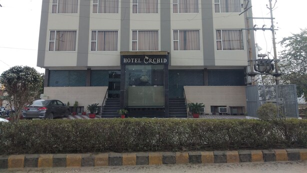 Front of property - HOTELORCHID (Agra)