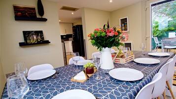 Kabin, 4 kamar tidur (Lodge and Outdoor Dome) | Makan di kamar