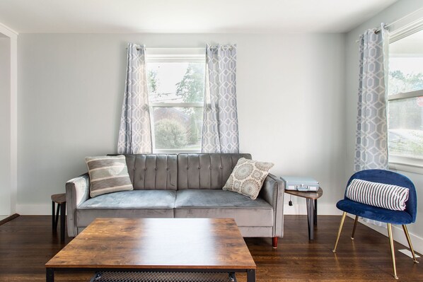 Smart TV, books, stereo