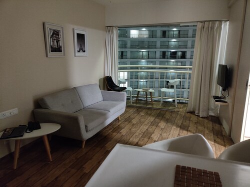 5 star service apartment opp airport