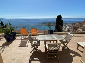 Outdoor dining - L'ensoleillée Orangers 60m² Exceptional view of the beach 250m Terrace 65m² (MENTON)
