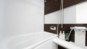 Tab mandi dan pancuran berasingan, tab mandi rendaman dalam