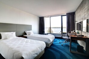 In-room safe, desk, laptop workspace, soundproofing - Przystań Hotel & Restaurants (Olsztyn)