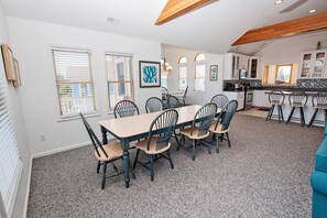 Dining - Oceanside, Pool, Hot Tub, Community Amenities, VOH20, Laughing Duck (Corolla)