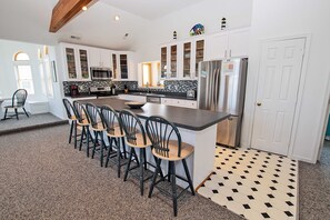 Fridge, microwave, oven, stovetop - Oceanside, Pool, Hot Tub, Community Amenities, VOH20, Laughing Duck (Corolla)