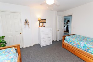 5 bedrooms, WiFi (free), bed sheets - Oceanside, Pool, Hot Tub, Community Amenities, VOH20, Laughing Duck (Corolla)