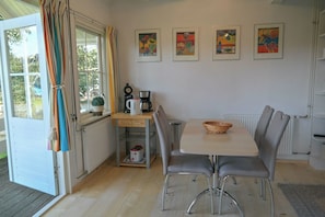 Bangalô, 2 quartos, terraço, vista para o rio | Parte interna