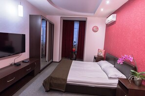 Phòng đôi Deluxe (Biruza) | Minibar, phòng cách âm, bàn ủi/dụng cụ ủi quần áo 