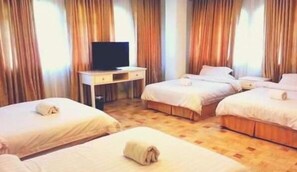 Bàn, truy cập Internet không dây miễn phí, bộ trải giường 