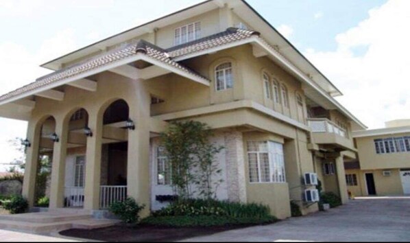 Mặt tiền nơi lưu trú