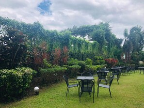 Khu ẩm thực ngoài trời