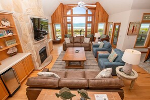 Flatskjerm-TV og stereoanlegg