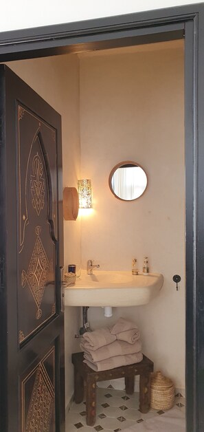 Bathroom - La Maison des Ailleurs (Sidi Kaouki)