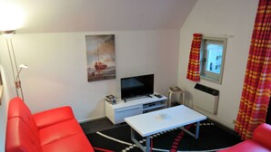 Bungalow, 3 Bedrooms, Terrace, Garden View | Room amenity - 6pers House Near Lauwersmeer National Park (Anjum)