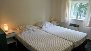 3 bedrooms, bed sheets