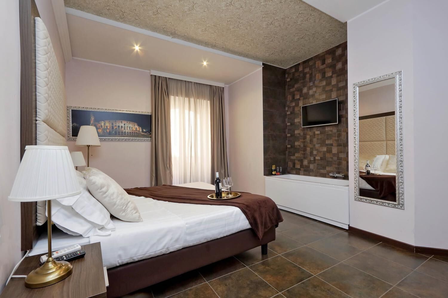 豪華雙人房, 1 張加大雙人床, 按摩浴缸 | 高級寢具、羽絨被、迷你吧、房內夾萬