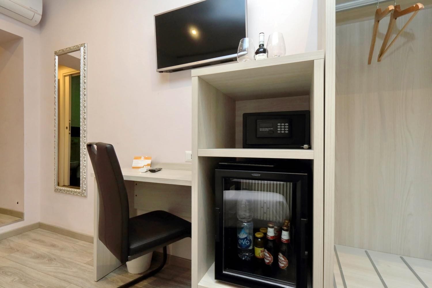 Superior Tek Büyük Yataklı Oda, 1 Büyük (Queen) Boy Yatak | Kaliteli yatak takımı, kuştüyü yorgan, minibar, odada kasa 