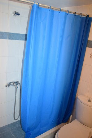 Monolocale | Bagno | Asciugamani, sapone, carta igienica