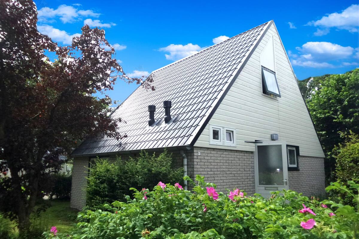 Bungalow, 3 Bedrooms, Terrace, Garden View | Property entrance