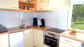 Bungalow, 3 Bedrooms, Terrace, Garden View | Interior