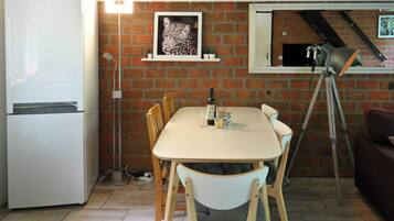 Bungalow, 3 Bedrooms, Terrace, Garden View | Dining room