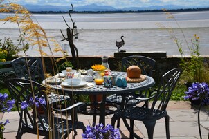 Luxury Suite, 1 King Bed, Sea View | Terrace/patio