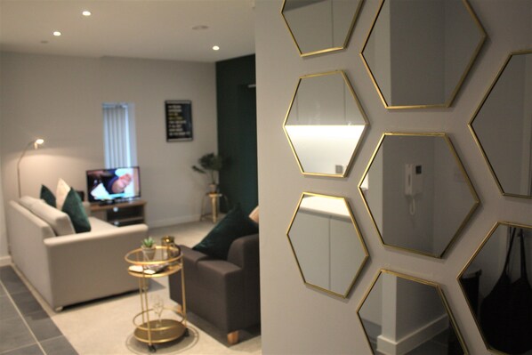 Departamento, balcón | Área de sala de estar | Televisión de pantalla plana 