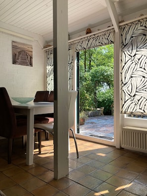 Bungalow, 3 Bedrooms, Patio, Garden View | Dining room