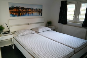 Bungalow, 3 Bedrooms, Terrace, Garden View | 3 bedrooms, bed sheets - 6 Pers - Holiday Home With Sunny Terrace by a Typical Dutch Canal (Anjum)
