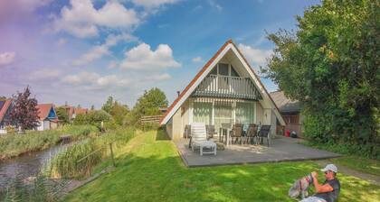 6 Pers - Holiday Home With Sunny Terrace by a Typical Dutch Canal