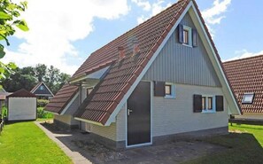 Unclassified image, 4 of 38, button - Charming Bungalow Rental in Anjum With River Views (Anjum)