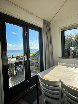 Bungalow, 3 Bedrooms, Patio, Garden View | Dining