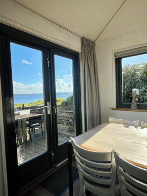 Bungalow, 3 Bedrooms, Patio, Garden View | Dining