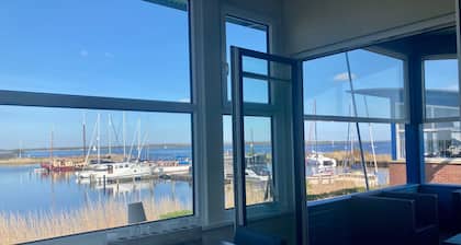 6 Pers Harbor House Nirvana on the Marina With Lake View and Sauna