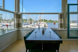 Bungalow, 3 soverom, balkong, hageutsikt | Oppholdsområde