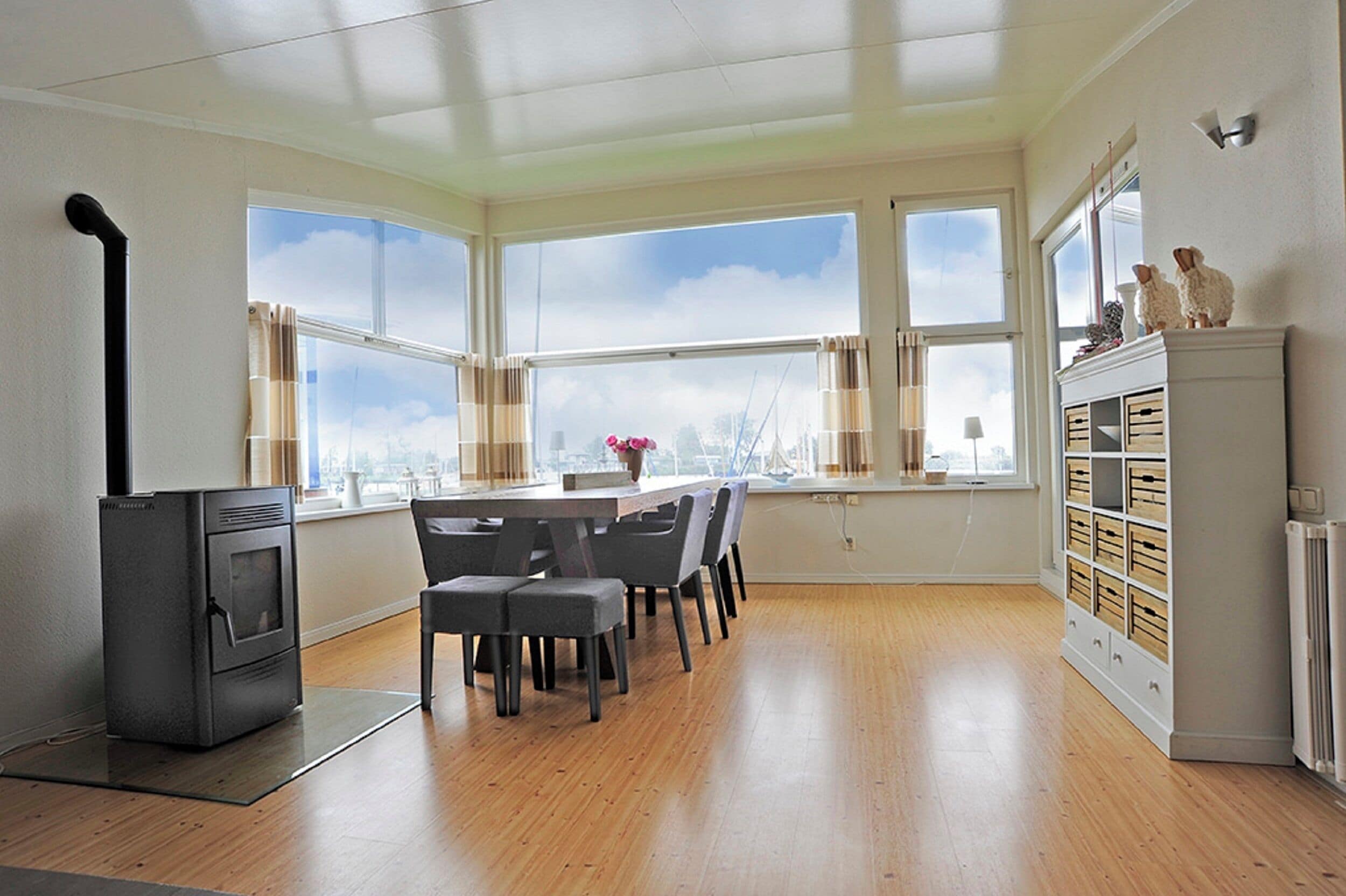 Bungalow, 3 Bedrooms, Balcony, Garden View | Living area
