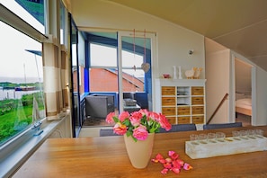 Bungalow, 3 Bedrooms, Balcony, Garden View | Living area