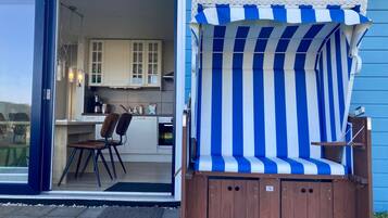 Bungalow, 3 Bedrooms, Balcony, Garden View | Living area