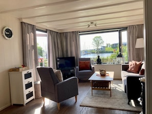 Bungalow, 2 Bedrooms, Patio, Garden View | Living area