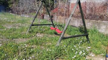 Children’s play area – outdoor