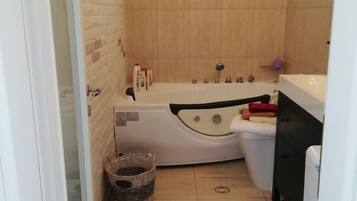 Private spa tub