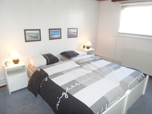 3 bedrooms, WiFi, bed sheets - 6 Pers - Chalet Emma Located at the Lauwersmeer With own Fishing Pier (Anjum)