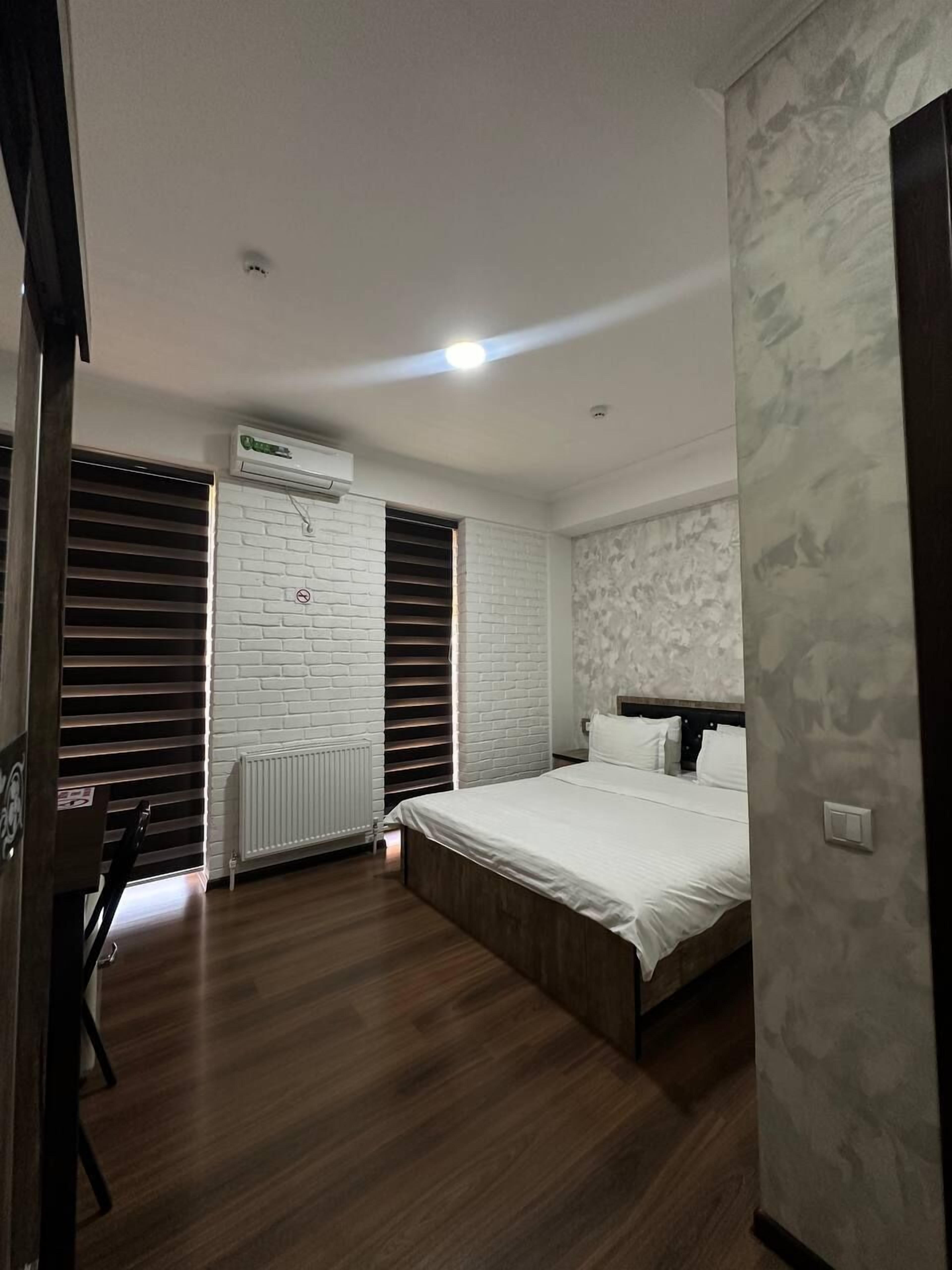 Minibar, in-room safe, desk, laptop workspace